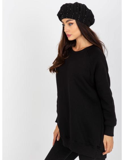 Černá dámská zimní čepice s nášivkou